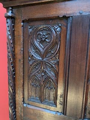 Bench style Gothic - style en Oak wood, Belgium 19th century