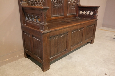 Bench  style Gothic - style en Oak wood, Belgium 19th century