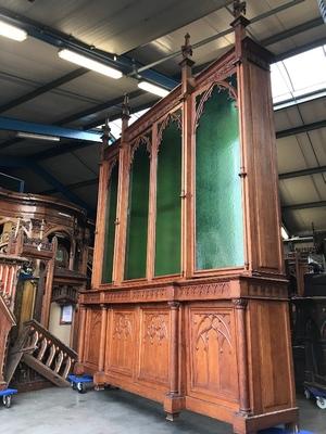 Cabinet style Gothic - style en Oak wood, Belgium 19th century