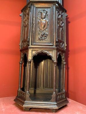 Cabinet style Gothic - style en Oak wood, Belgium 19th century