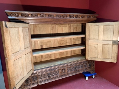 Cabinet style Gothic - style en Oak wood, Belgium 20th century