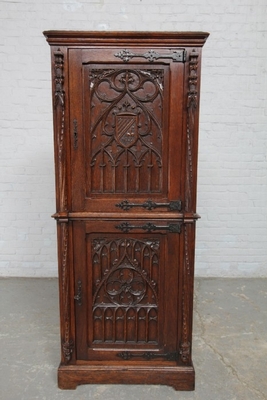 Cabinet  style Gothic - style en Oak Wood, France 19th century