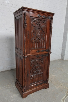 Cabinet  style Gothic - style en Oak Wood, France 19th century