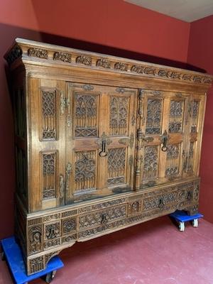 Cabinet style Gothic - style en Oak wood, Belgium 20th century