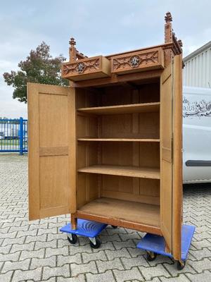 Cabinet  style Gothic - Style en Oak Wood, Belgium 19th century