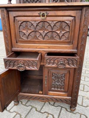 Cabinet  style Gothic - Style en Oak wood, Belgium 19 th century