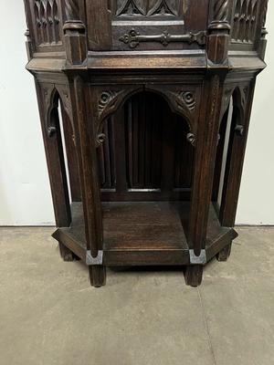 Cabinet  style Gothic - style en Oak wood, France 19 th century