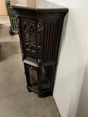 Cabinet  style Gothic - style en Oak wood, France 19 th century