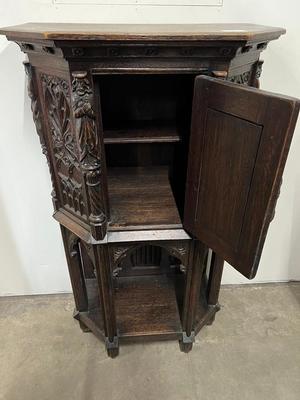 Cabinet  style Gothic - style en Oak wood, France 19 th century