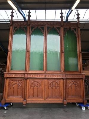 Cabinet style Gothic - style en Oak wood, Belgium 19th century