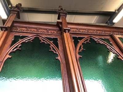 Cabinet style Gothic - style en Oak wood, Belgium 19th century