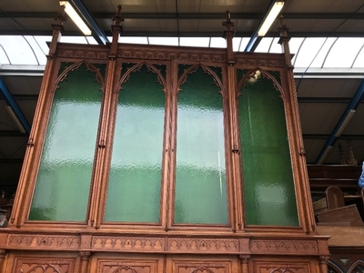 Cabinet style Gothic - style en Oak wood, Belgium 19th century