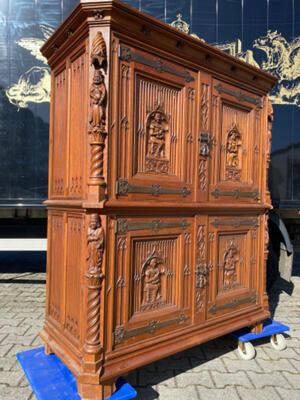 Cabinet style Gothic - style en Oak wood, France 19 th century