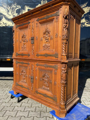 Cabinet style Gothic - style en Oak wood, France 19 th century