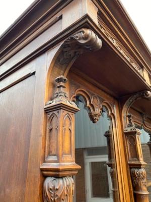 Cabinet / Bookcase  style Gothic - Style en Oak wood, France 19 th century