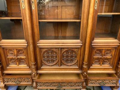 Cabinet / Bookcase  style Gothic - Style en Oak wood, France 19 th century