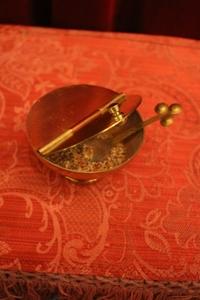 Censor - Stand Complete. Censer And Boat Incl Spoon. Slice Base 30 Cm. style Gothic - style en Brass / Bronze, Belgium 19th century