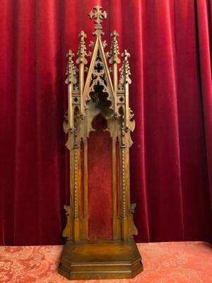 Chapel style Gothic - Style en Walnut wood / Red Velvet, France 19 th century ( Anno 1890 )