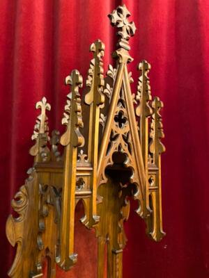 Chapel style Gothic - Style en Walnut wood / Red Velvet, France 19 th century ( Anno 1890 )