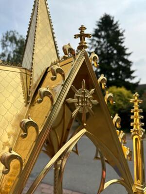 Chapel style Gothic - Style en Brass / Bronze / Polished and Varnished, Belgium  19 th century ( Anno 1885 )