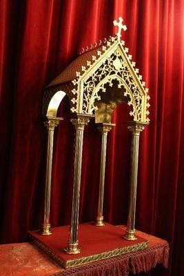 Chapel style Gothic - style en Brass / Bronze / Polished and Varnished, France 19th century