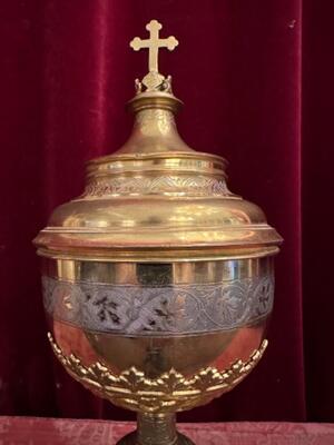 Ciborium style Gothic - Style en Brass / Gilt, Belgium  19 th century ( Anno 1865 )