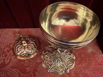 Ciborium Weight: 1.15 Kgs ! style Gothic - Style en Full - Silver / Silver Marks Present / Polished & Varnished, France 19 th century ( Anno 1835 )