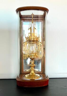 1 Gothic - Style Cillinder Monstrance Expected !
