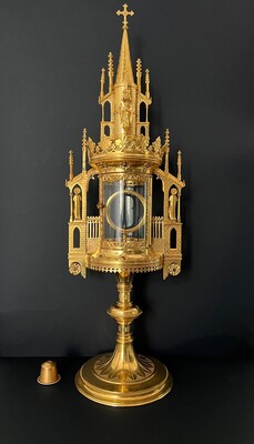 1 Gothic - Style Cillinder Monstrance Expected !