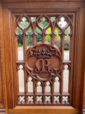 Communion Rail Completely & Professionally Refit According To The Traditional Methods And With Original Materials. style Gothic - Style en Oak Wood Red Velvet, Belgium 19 th century ( Anno 1875 )