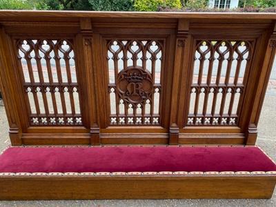 Communion Rail Completely & Professionally Refit According To The Traditional Methods And With Original Materials. style Gothic - Style en Oak Wood Red Velvet, Belgium 19 th century ( Anno 1875 )