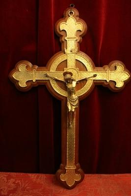 Corpus With Cross style Gothic - style en Bronze / Gilt / Oak Wood, Belgium 19th century