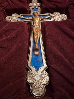 Cross With Corpus Christi  style Gothic - Style en Brass / Bronze / Semi-Precious Gem - Stones, Italy 20 th century