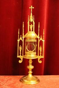 Cylinder Monstrance style Gothic - style en Brass / Bronze / Gilt, Belgium 19th century