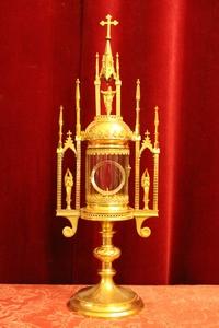 Cylinder Monstrance style Gothic - style en Brass / Bronze / Gilt, Belgium 19th century