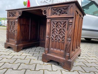 Desk style Gothic - style en Oak wood, France 19 th century