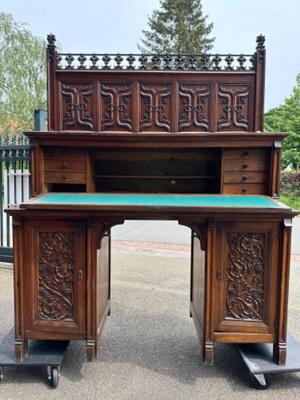 Desk style Gothic - style en Oak wood, Belgium  19 th century ( Anno 1865 )