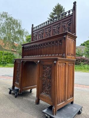 Desk style Gothic - style en Oak wood, Belgium  19 th century ( Anno 1865 )