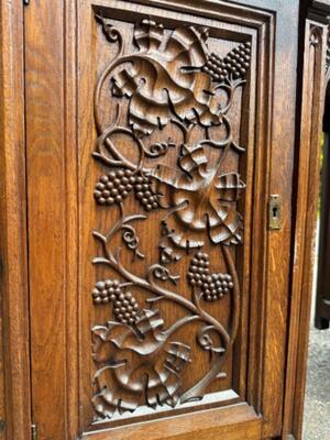 Desk style Gothic - style en Oak wood, Belgium  19 th century ( Anno 1865 )