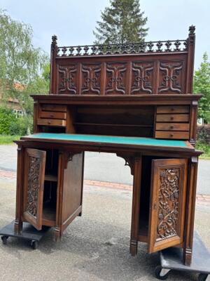 Desk style Gothic - style en Oak wood, Belgium  19 th century ( Anno 1865 )