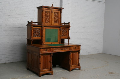 Desk  style Gothic - Style en Oak Wood, Belgium 19th century