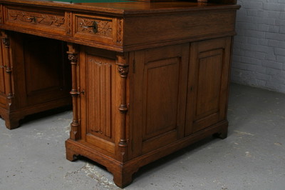 Desk  style Gothic - Style en Oak Wood, Belgium 19th century