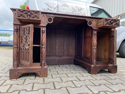 Desk style Gothic - style en Oak wood, France 19 th century