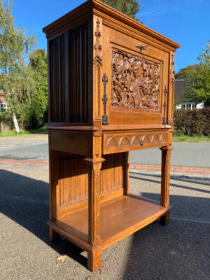 Desk - Cabinet style Gothic - style en Oak wood, Belgium  20 th century ( Anno 1950 )