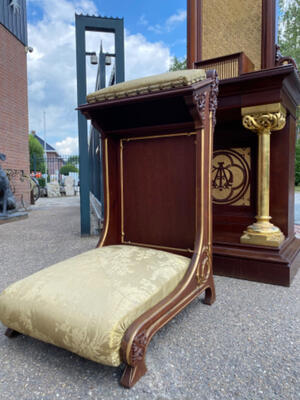 Devotion Altar St. Mary Altar Kneeler style Gothic - style en Walnut wood , Barcelona - Spain 19 th century ( Anno 1890 )