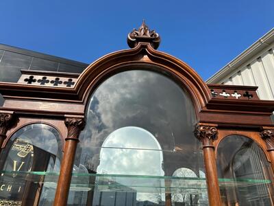 Exceptional Display Cabinet style Gothic - Style en Wood / Glass, Belgium  19 th century ( Anno 1865 )