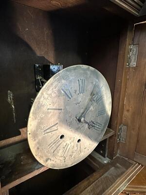 Exceptional Standing Clock style Gothic - Style en Walnut wood / Glass / Brass, France 19 th century