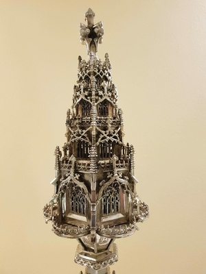 Extreme Unique Large High Quality Reliquary. Weight : 3139 Grs.  style Gothic - style en full silver, France 19 th century (1855)