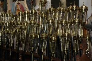 Gothic-Style Full Oak Holder For 60 Procession-Lanterns en Oak wood, Belgium 19th century