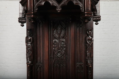 Gothic Credance Cabinet  style Gothic - style en Oak wood, France 19 th century ( Anno 1890 )